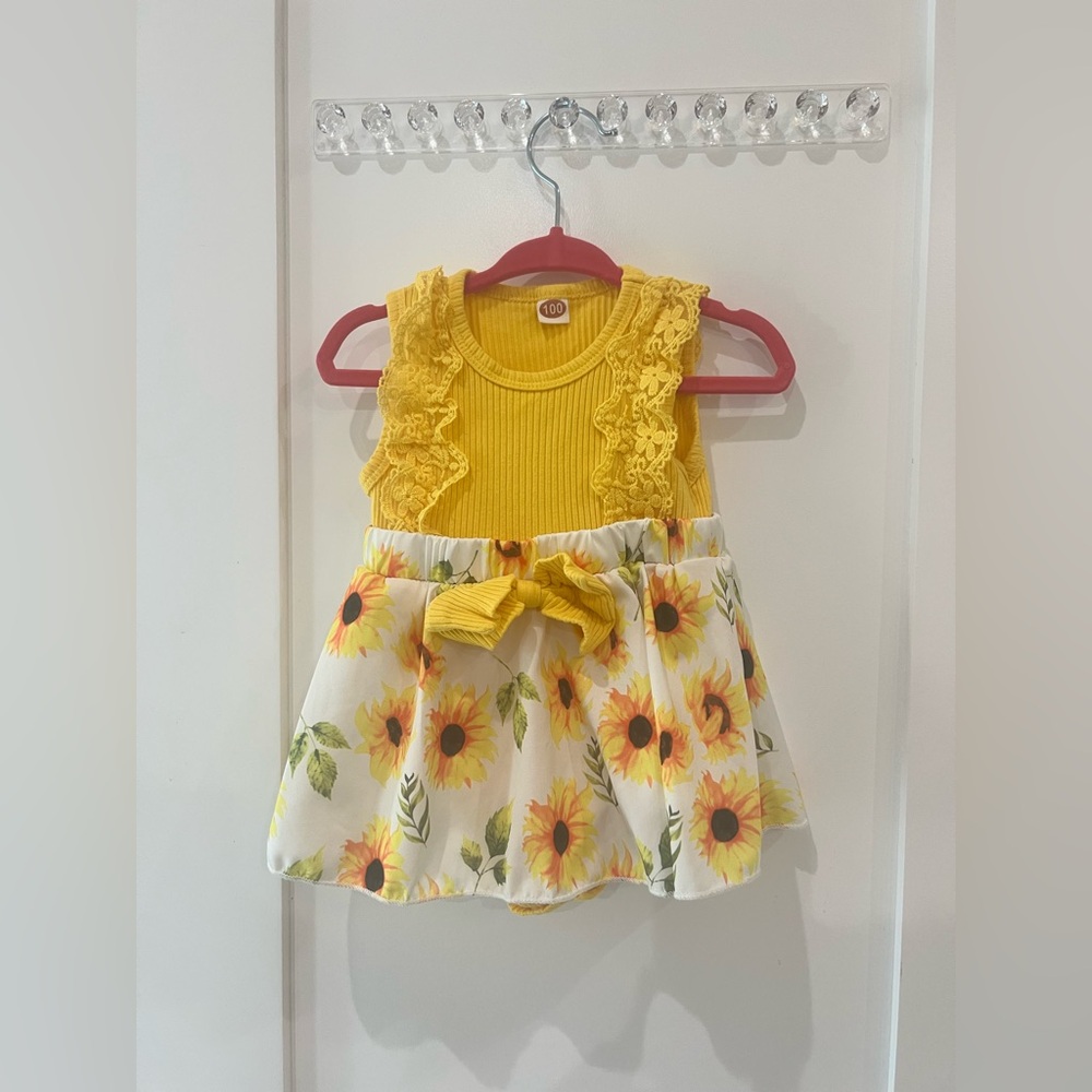 🔥3/$18🔥 Yellow Sunflower Baby Dress. Girls size 12-18 months.